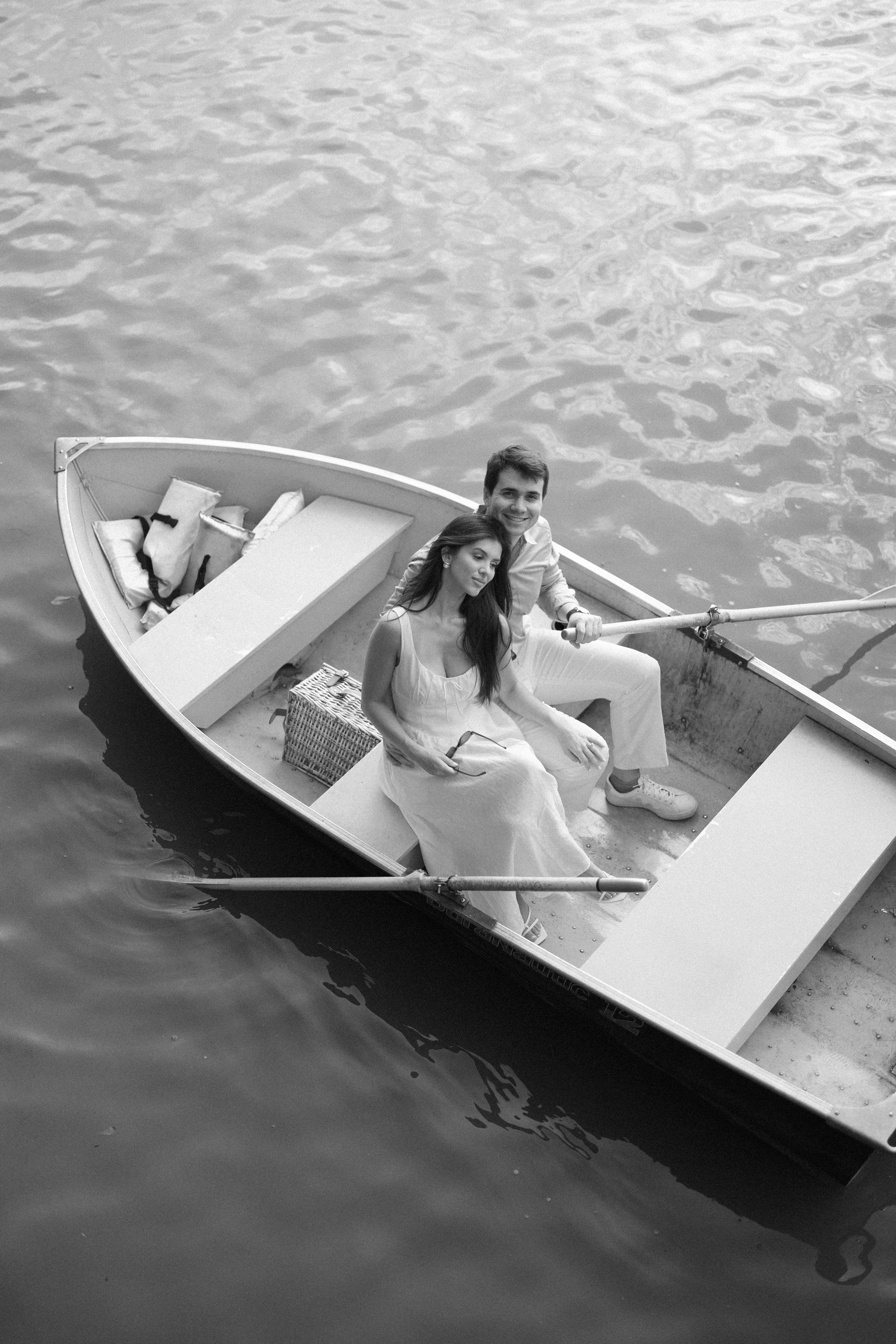 Plan your romantic Central Park engagement photos at the Boat House. Row across the lake, explore Bow Bridge, and capture timeless NYC engagement photography.