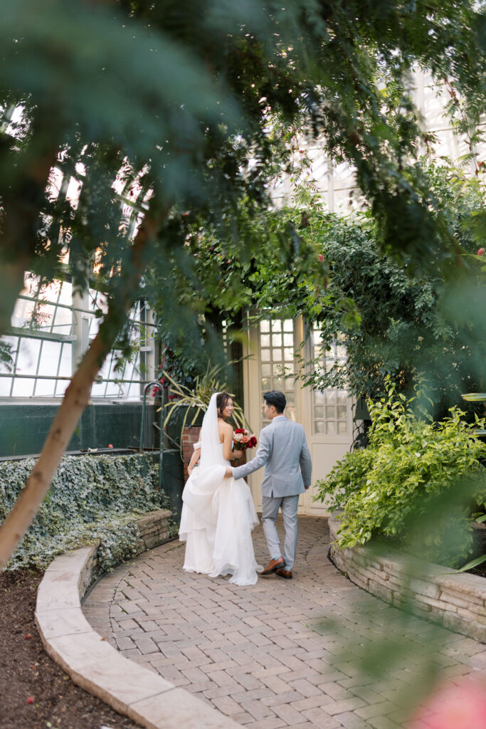 A stunning fall wedding at Garfield Park Conservatory in Chicago. The vibrant autumn foliage serves as a breathtaking backdrop for a couple’s ceremony in the Horticulture Hall, with floor-to-ceiling windows letting in the perfect natural light. Captured by Violet Carter Photography.