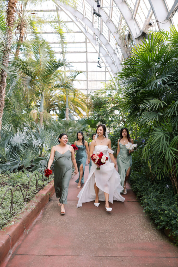 A stunning fall wedding at Garfield Park Conservatory in Chicago. The vibrant autumn foliage serves as a breathtaking backdrop for a couple’s ceremony in the Horticulture Hall, with floor-to-ceiling windows letting in the perfect natural light. Captured by Violet Carter Photography.